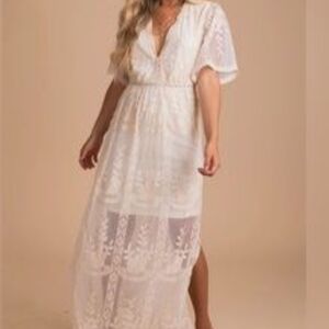 Bella Ella Cream Maxi dress. Flutter Sleeves. Sz Med